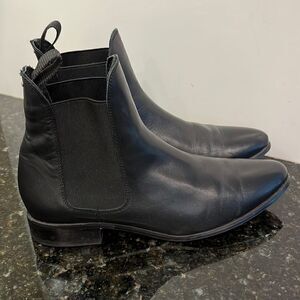 Cattel Manati Black Women’s Chelsea Boot. Size 6. Black leather chelsea boot